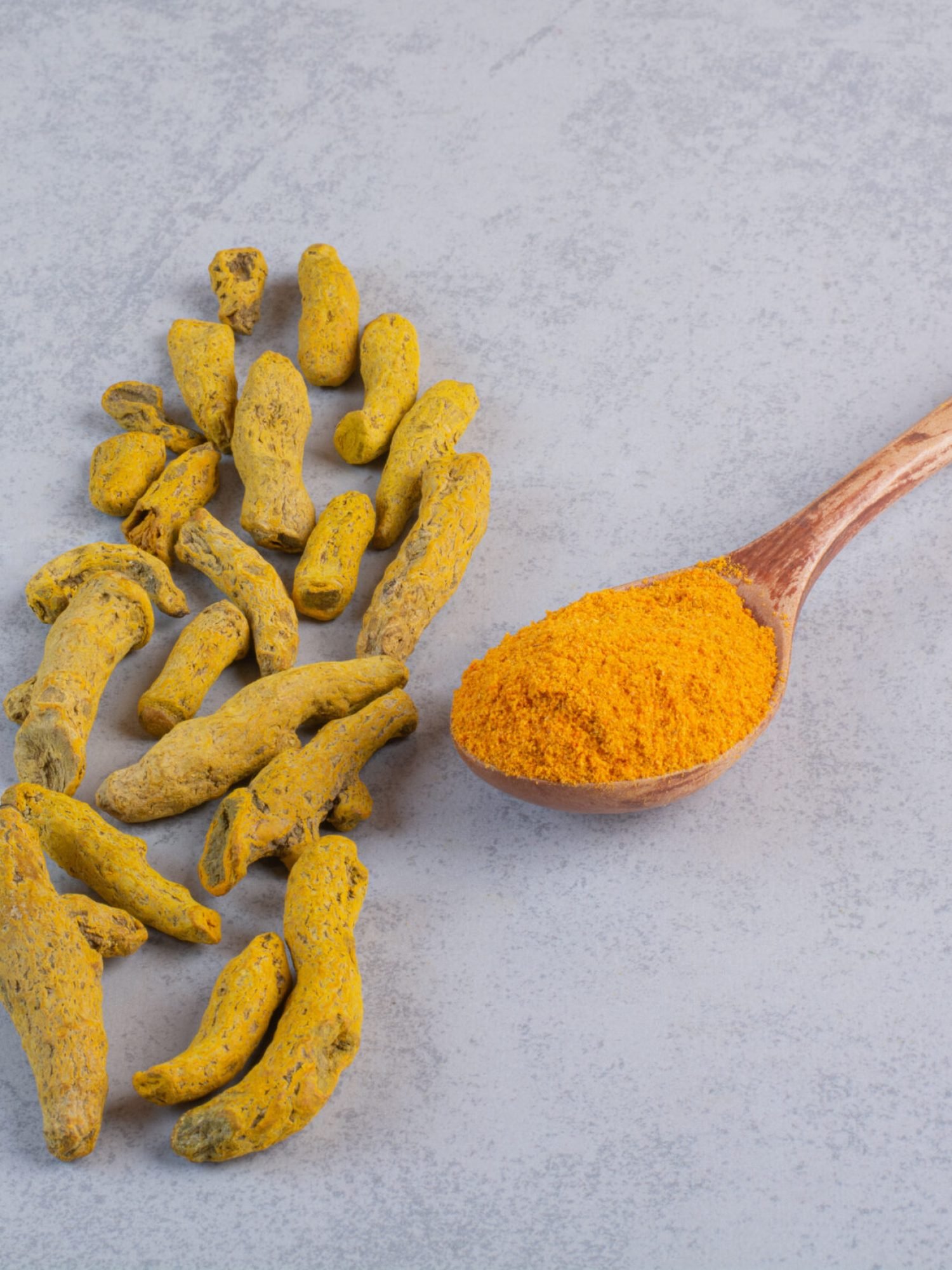 blended curcumin powder wooden spoon scaled r22plbincfw05opr8ck99f1q6tppm7rvjdm5fsiwio
